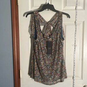 NWT-ESPRESSO -L-blue base- floral, sleeveless tank top sheer with lining